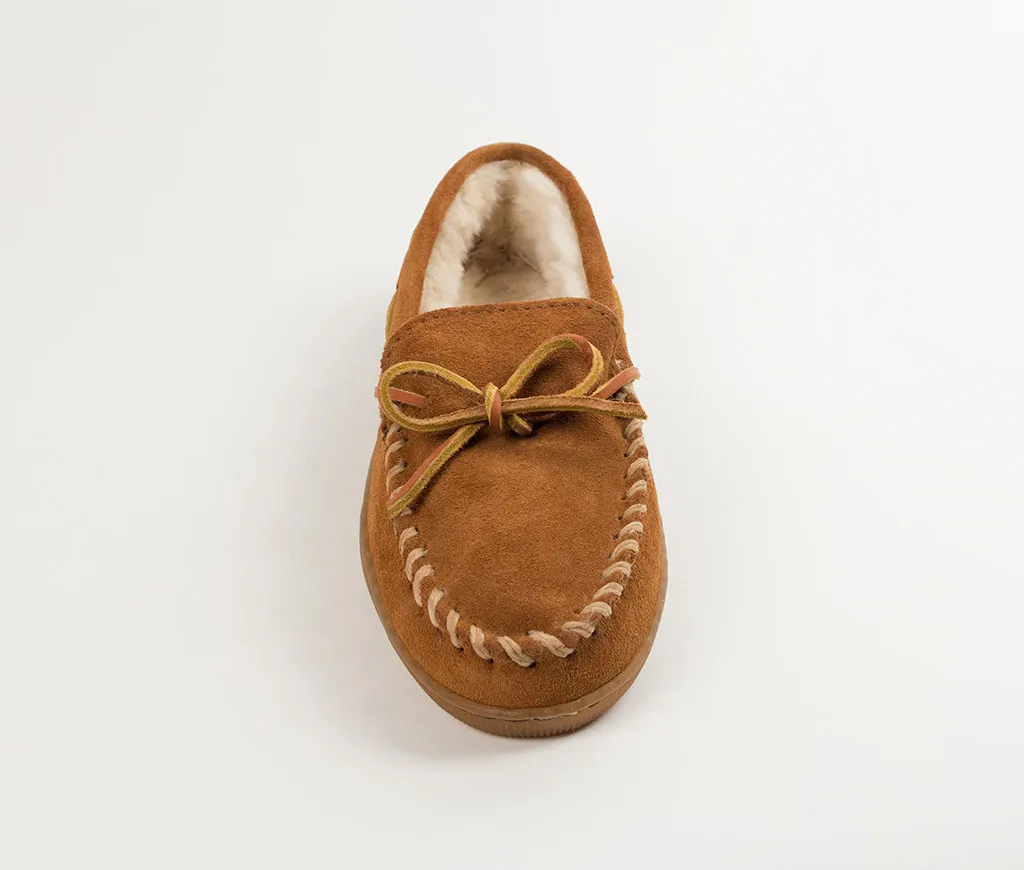 'Minnetonka' Men's Pile Lined Hardsole Moc Slipper - Brown (Wide)