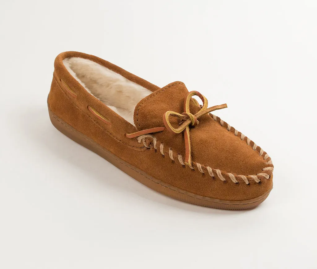 'Minnetonka' Men's Pile Lined Hardsole Moc Slipper - Brown (Wide)