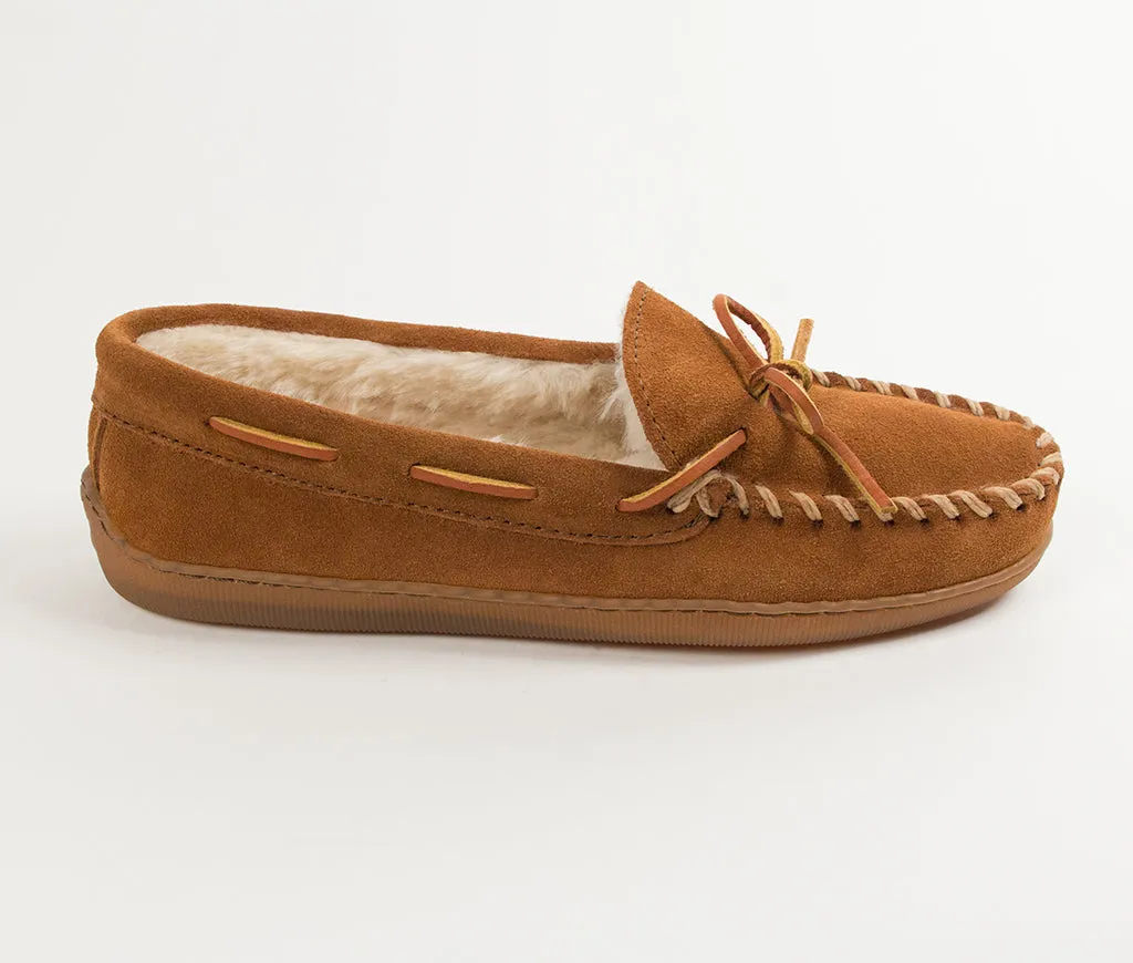 'Minnetonka' Men's Pile Lined Hardsole Moc Slipper - Brown (Wide)