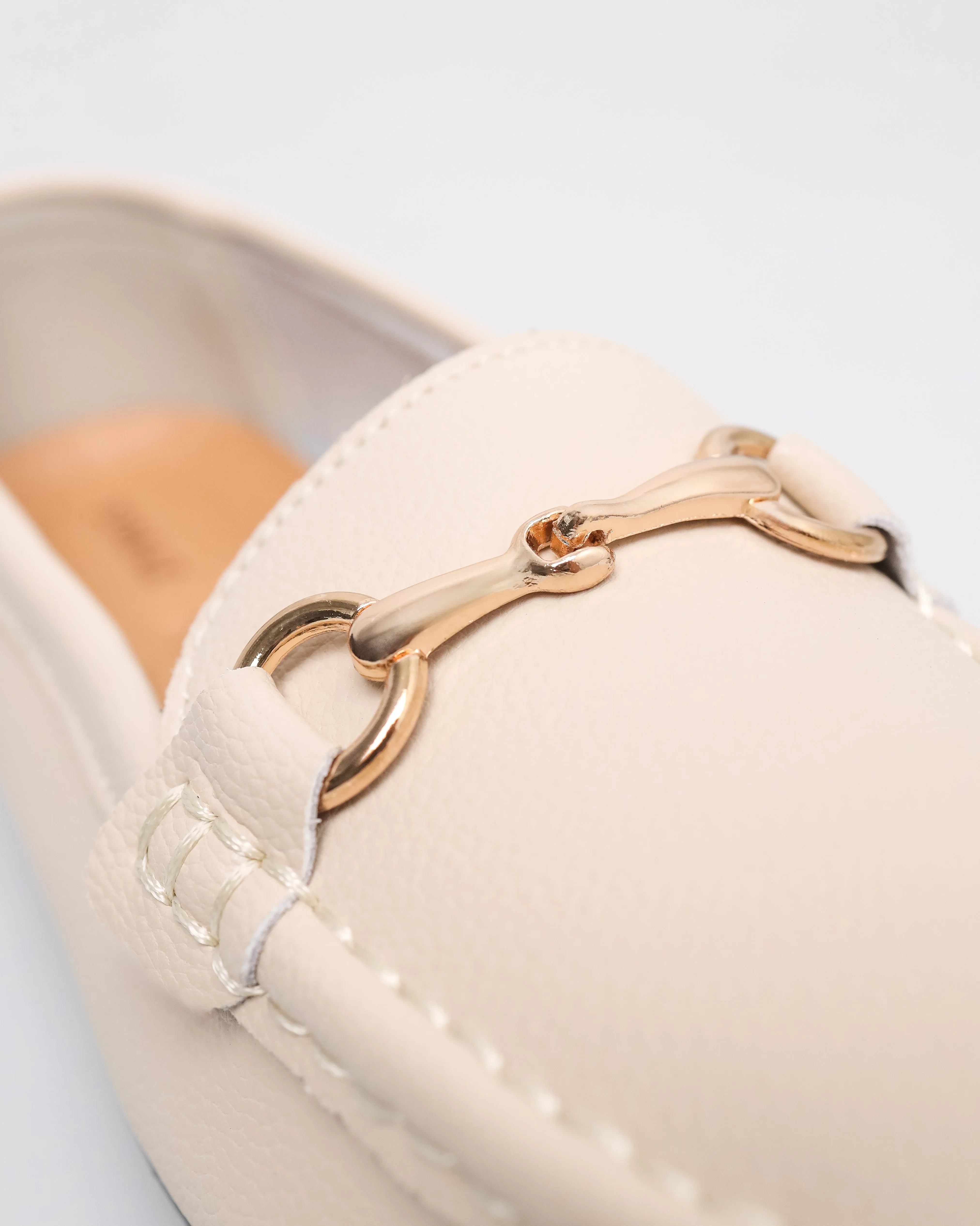 Tomaz YX201 Ladies Metallic Buckle Flats (Cream)